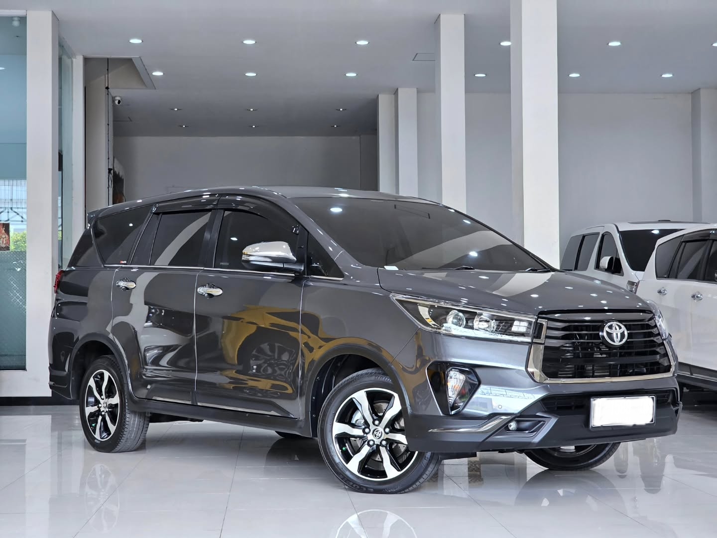 INNOVA VENTURER DIESEL A/T KM 60RB 