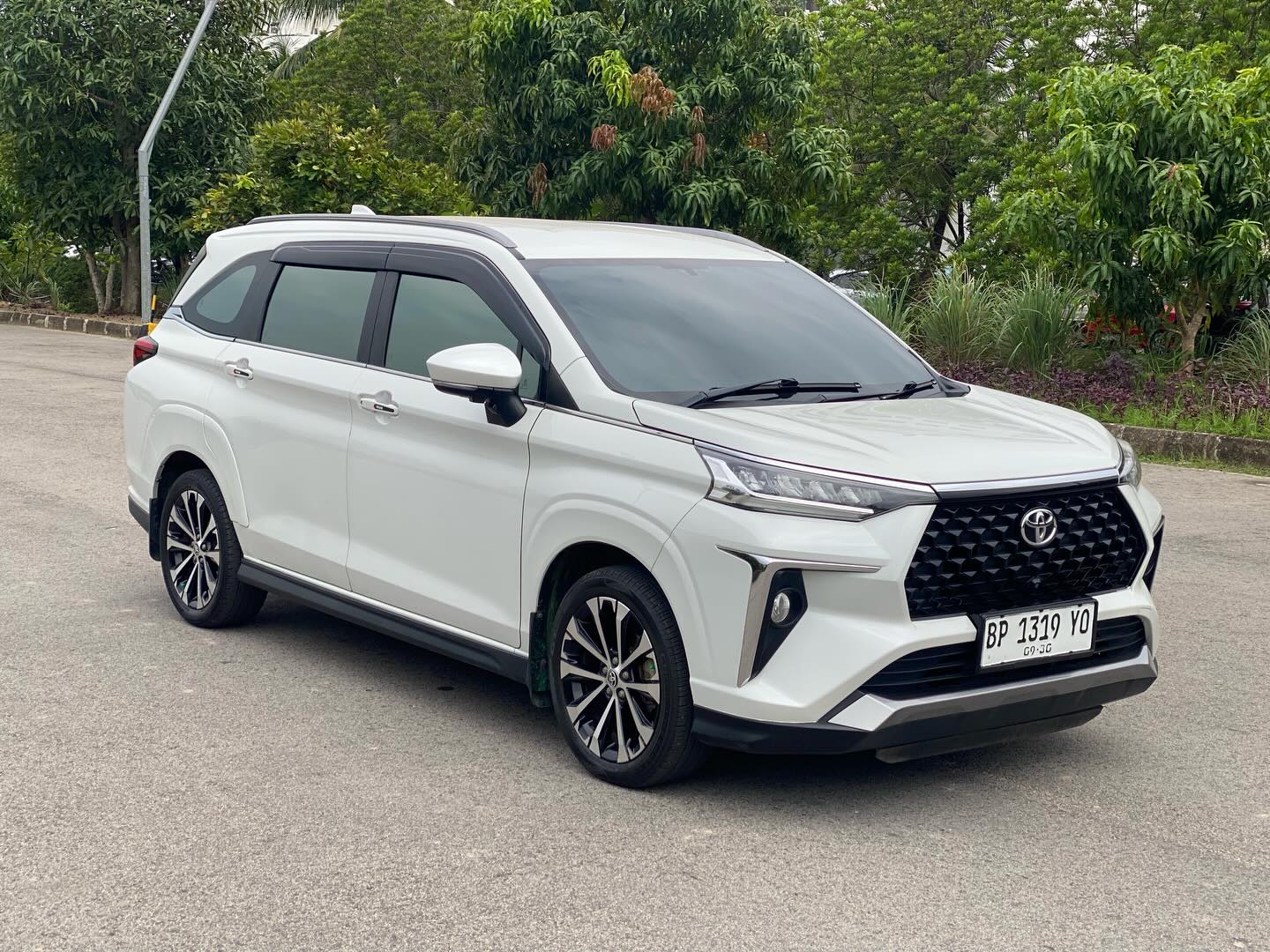 TOYOTA AVANZA VELOZ Q AT 